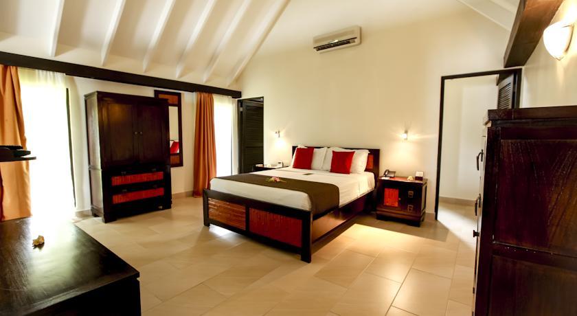 Hotel The Warwick Fiji Korolevu  Exteriér fotografie A bedroom at the resort