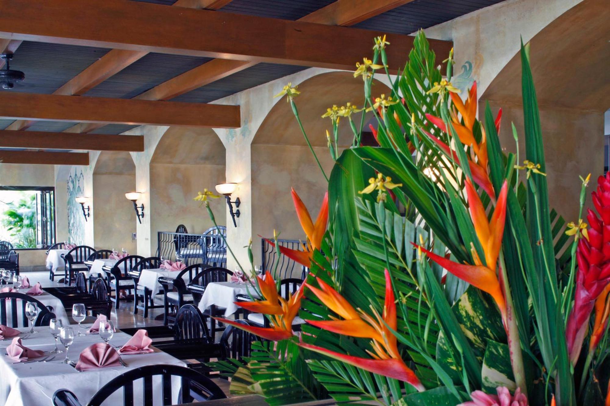 Hotel The Warwick Fiji Korolevu  Exteriér fotografie Interior of the restaurant