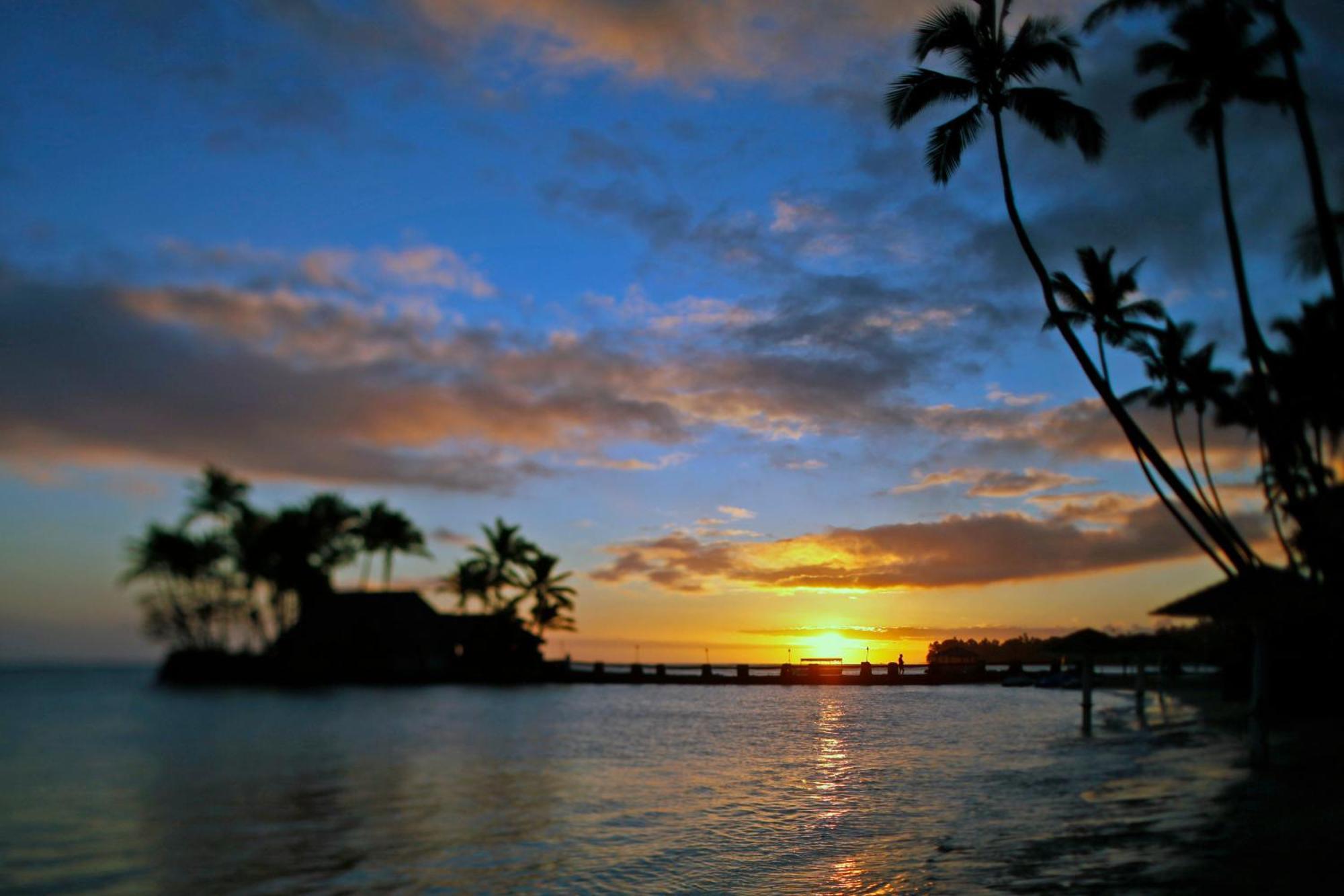 Hotel The Warwick Fiji Korolevu  Exteriér fotografie Sunset at the Four Seasons Resort