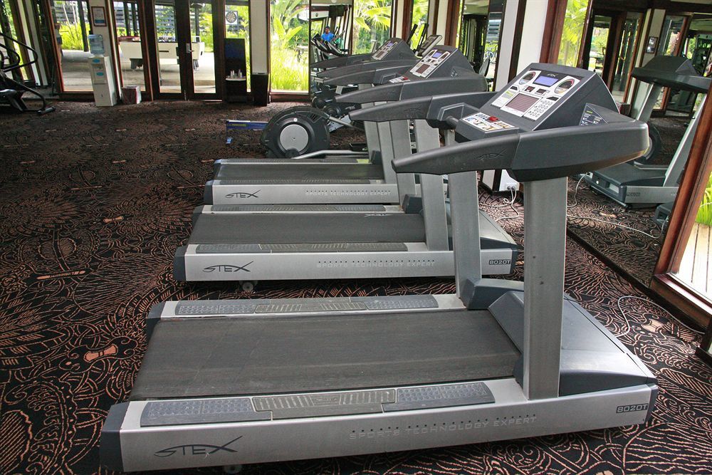 Hotel The Warwick Fiji Korolevu  Exteriér fotografie Treadmills in a gym