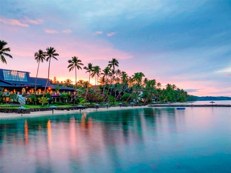 Hotel The Warwick Fiji Korolevu  Exteriér fotografie Sunset at the Four Seasons Resort